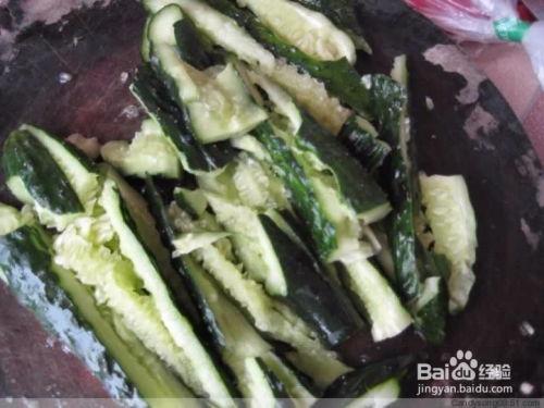 阿姨吃瓜凉拌视频